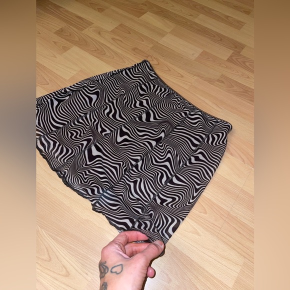 COPY - Y2K brown and beige mesh mini skirt ! 🤩🤎🖤🤎✨ (new without tags!) - Picture 3 of 10